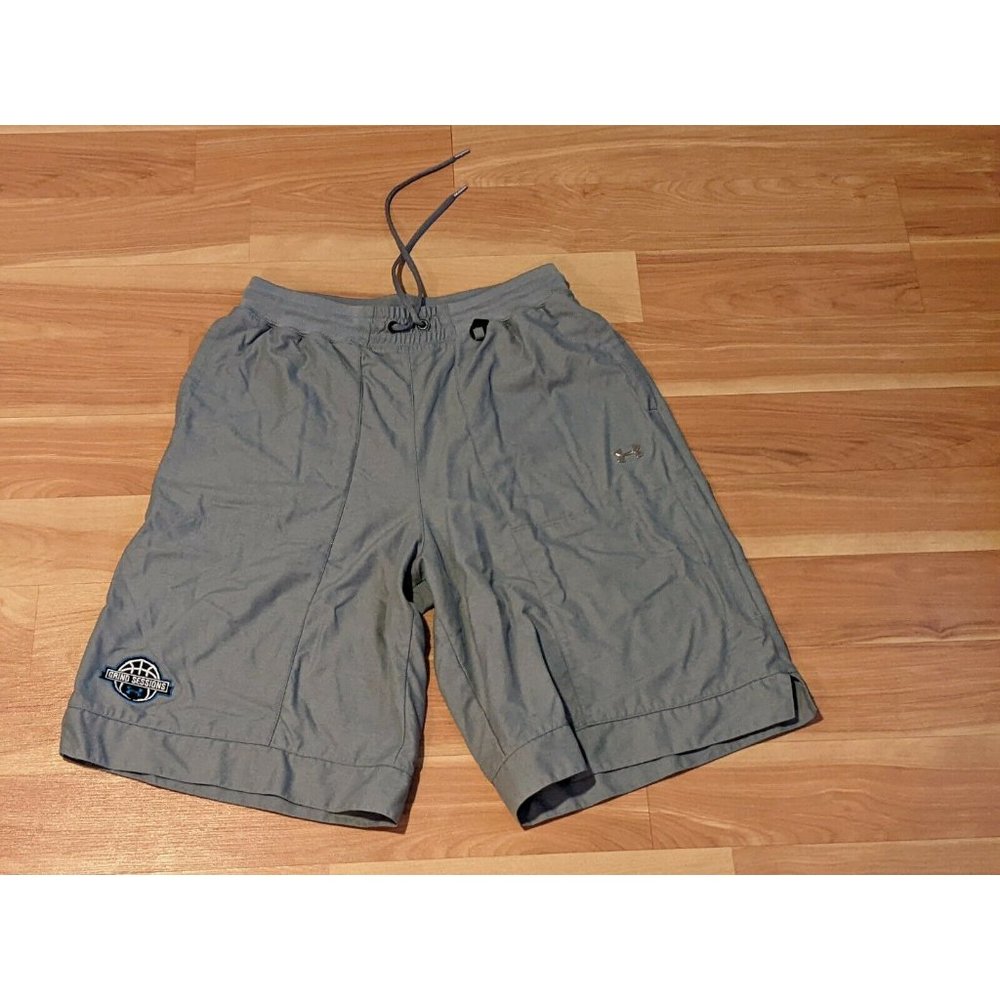 Under Armour Loose fit Grind Sessions Men's Shorts Sz. Large - Gray